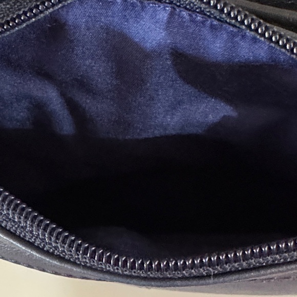 Justified Women’s Navy Leather Crossbody Bag OS NWOT - Picture 16 of 16